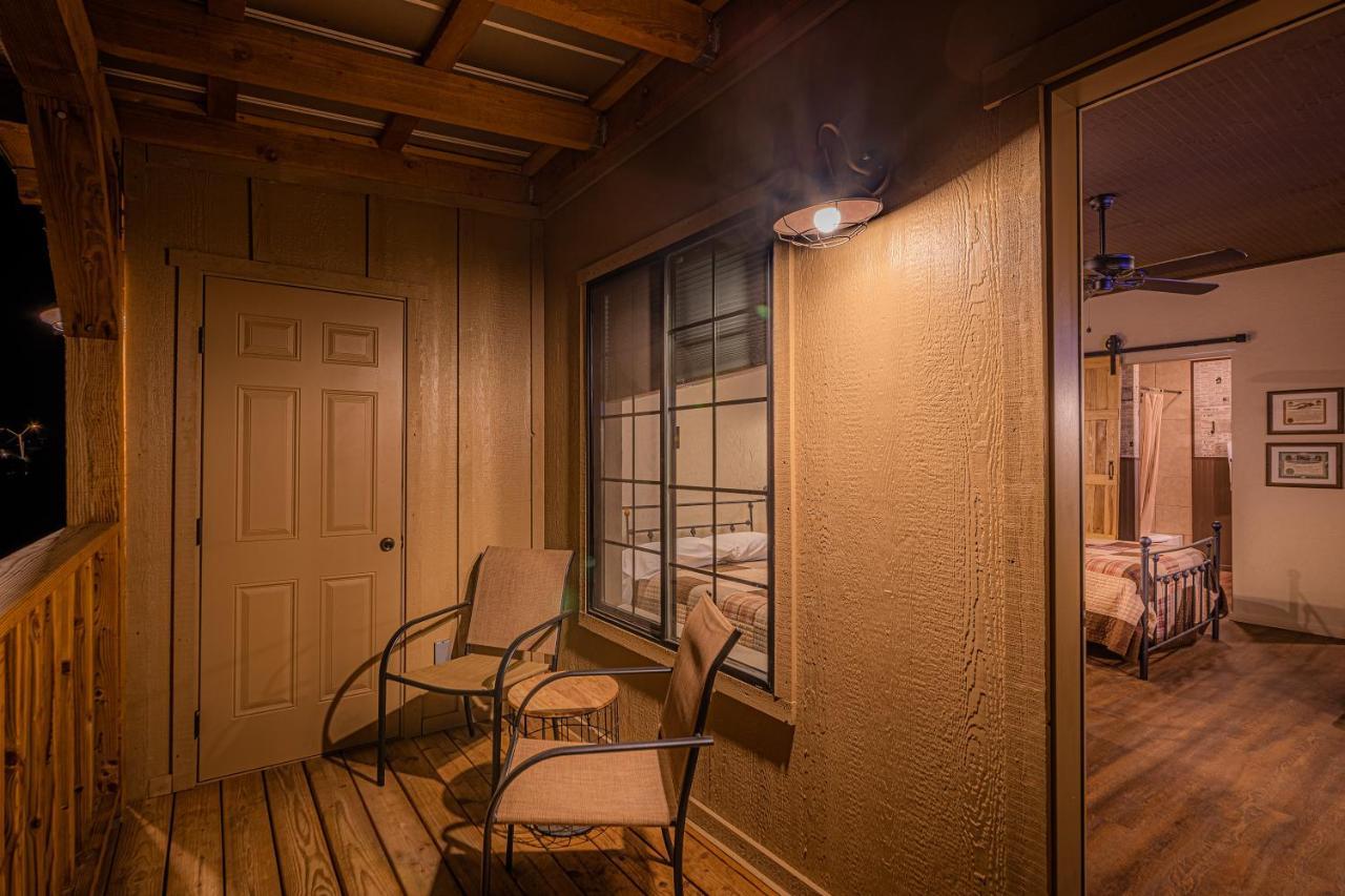 -Pet Friendly- Miners Cabin #6 - King Bed With Private Balcony Tombstone Zewnętrze zdjęcie