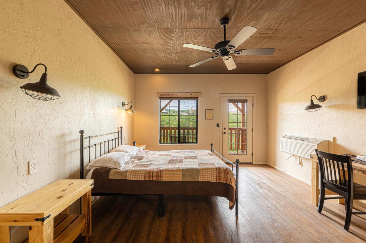 -Pet Friendly- Miners Cabin #6 - King Bed With Private Balcony Tombstone Zewnętrze zdjęcie