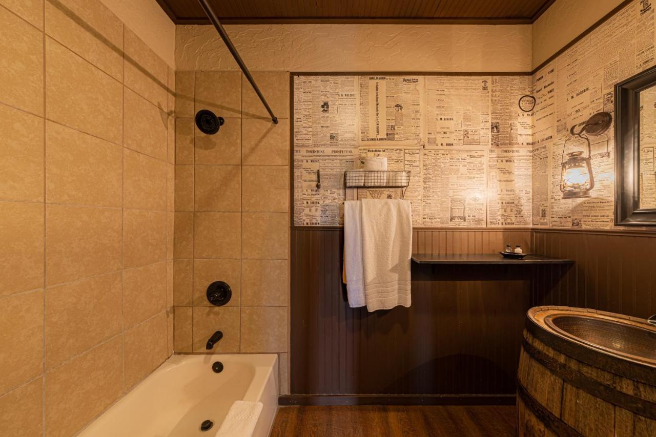 -Pet Friendly- Miners Cabin #6 - King Bed With Private Balcony Tombstone Zewnętrze zdjęcie