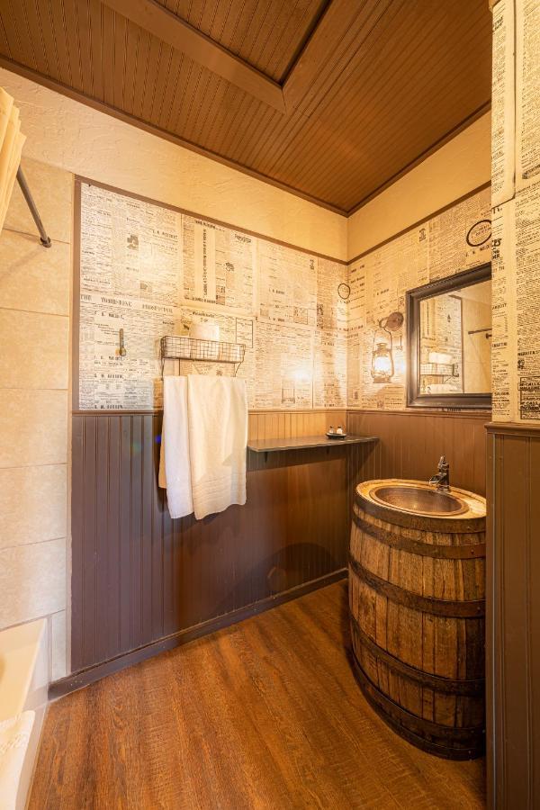 -Pet Friendly- Miners Cabin #6 - King Bed With Private Balcony Tombstone Zewnętrze zdjęcie
